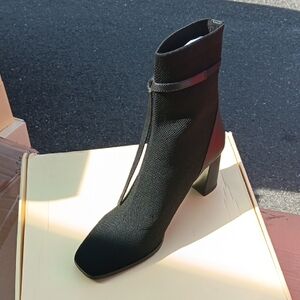 Elegant Black Heeled Boots